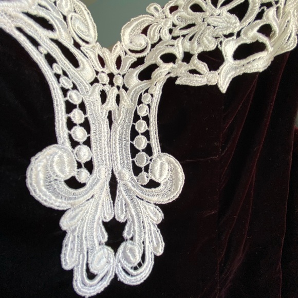 Vintage strapless floor length dark red velvet dress with detached arm sleeves - Picture 2 of 3